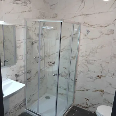 Gazde/Camere de închiriat Poppy Court *