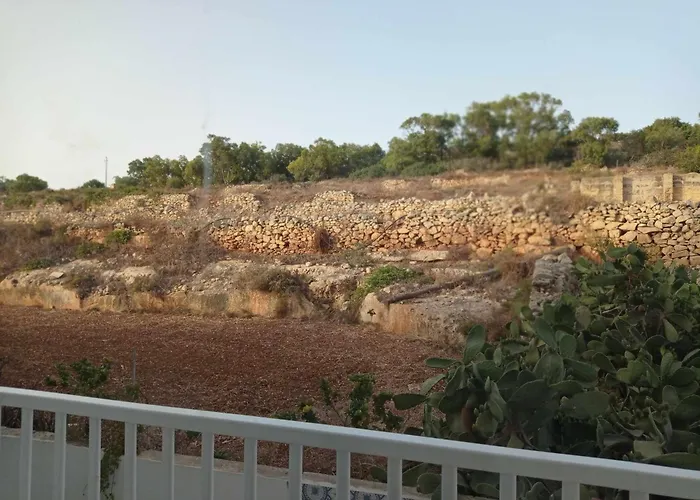 Poppy Court מרססקלה